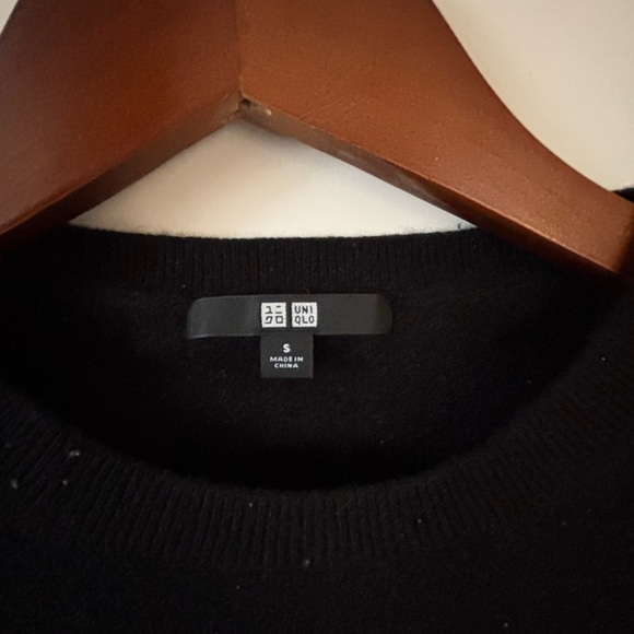 Uniqlo Women's Black Cashmere Crew Neck Sweater - Picture 3 of 6